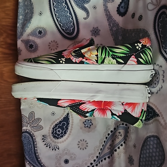 VANS - Picture 6 of 11